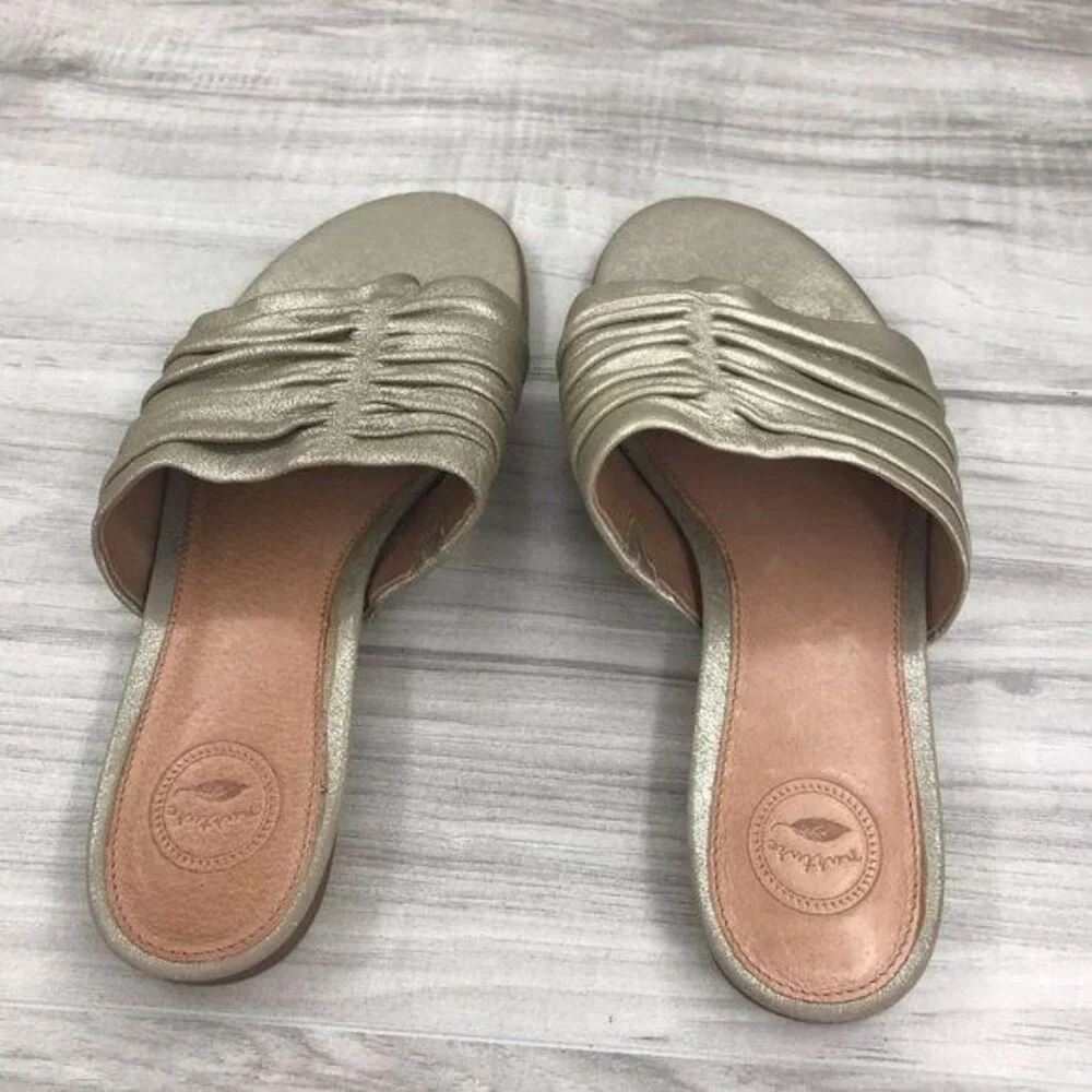 Nurture Sandals Womens 8 M Gold Leather Thong Slip On Shoes